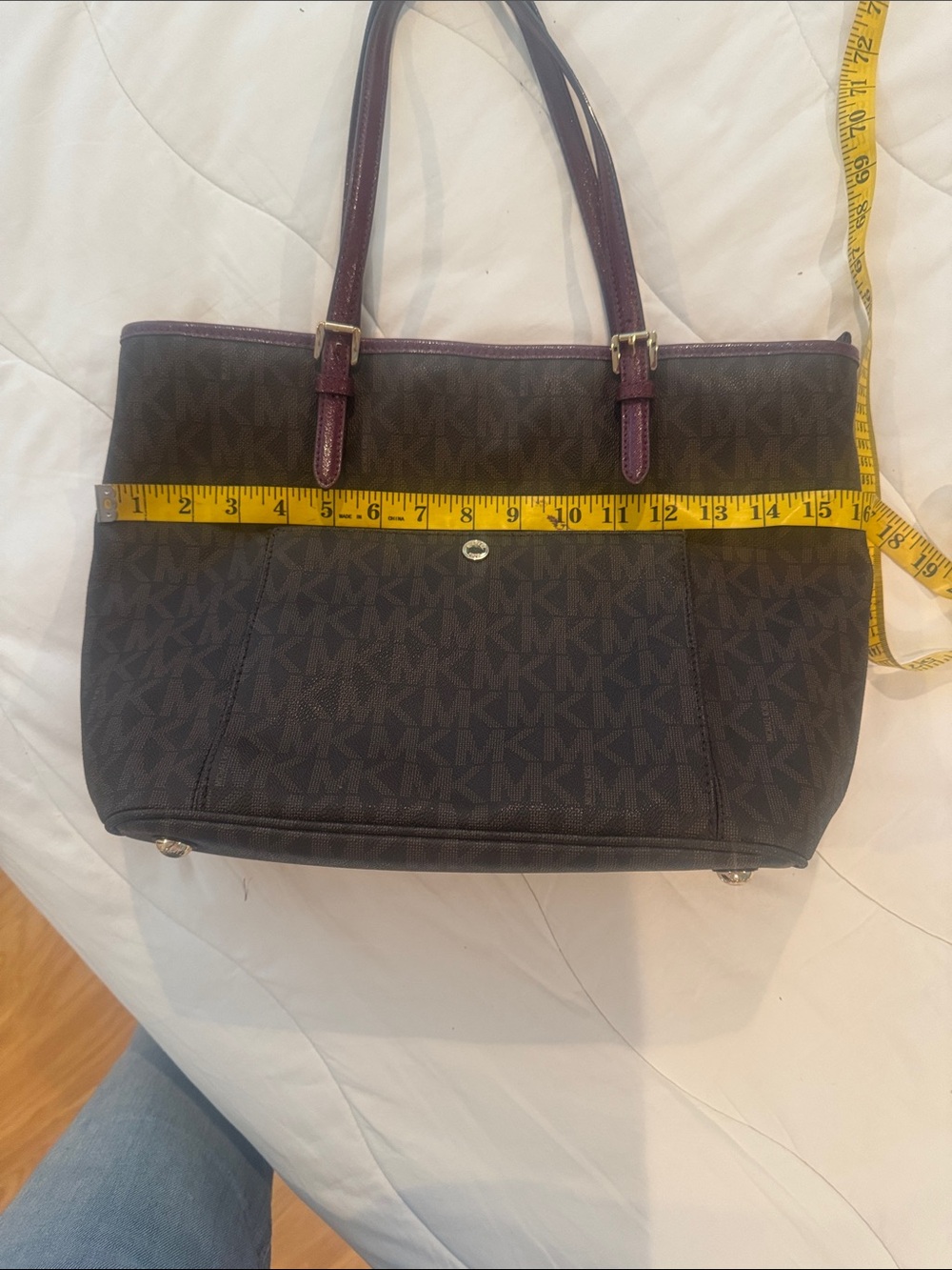 Michael Kors brown jet set medium travel bag with burgundy handles and trim - Picture 5 of 13
